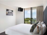 1 Bedroom Apartment Bedroom Ocean View-Mantra Esplanade